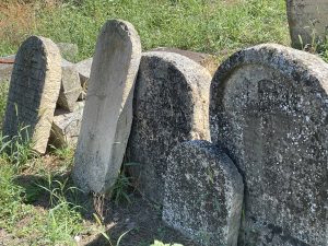3 – Pietre funerare, 2023 (Foto Ștefania Blendea)